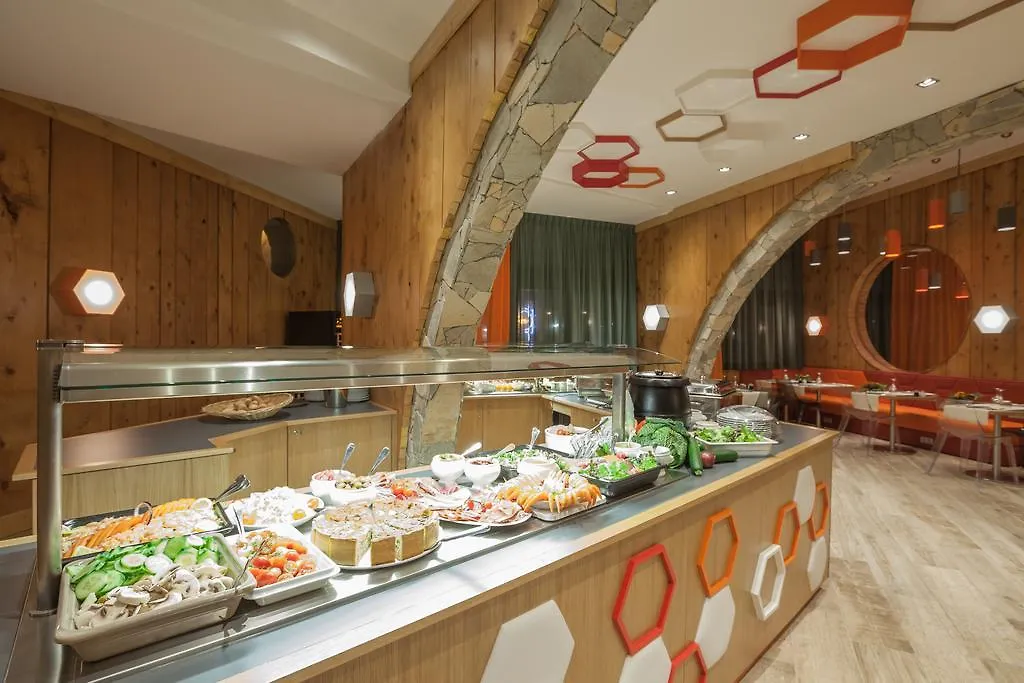 Royal Ours Blanc Boutique Hotel & Spa Alpe d'Huez 4*,  France