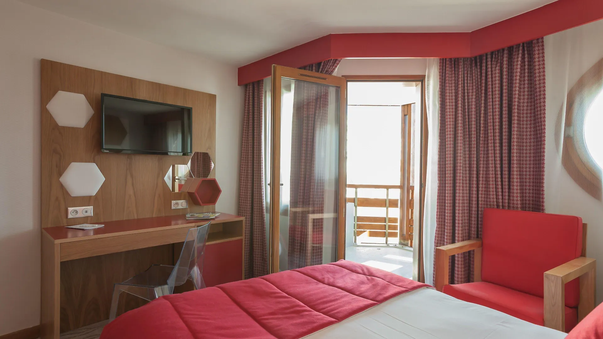 Royal Ours Blanc Boutique Hotel & Spa Alpe d'Huez 4*,  France