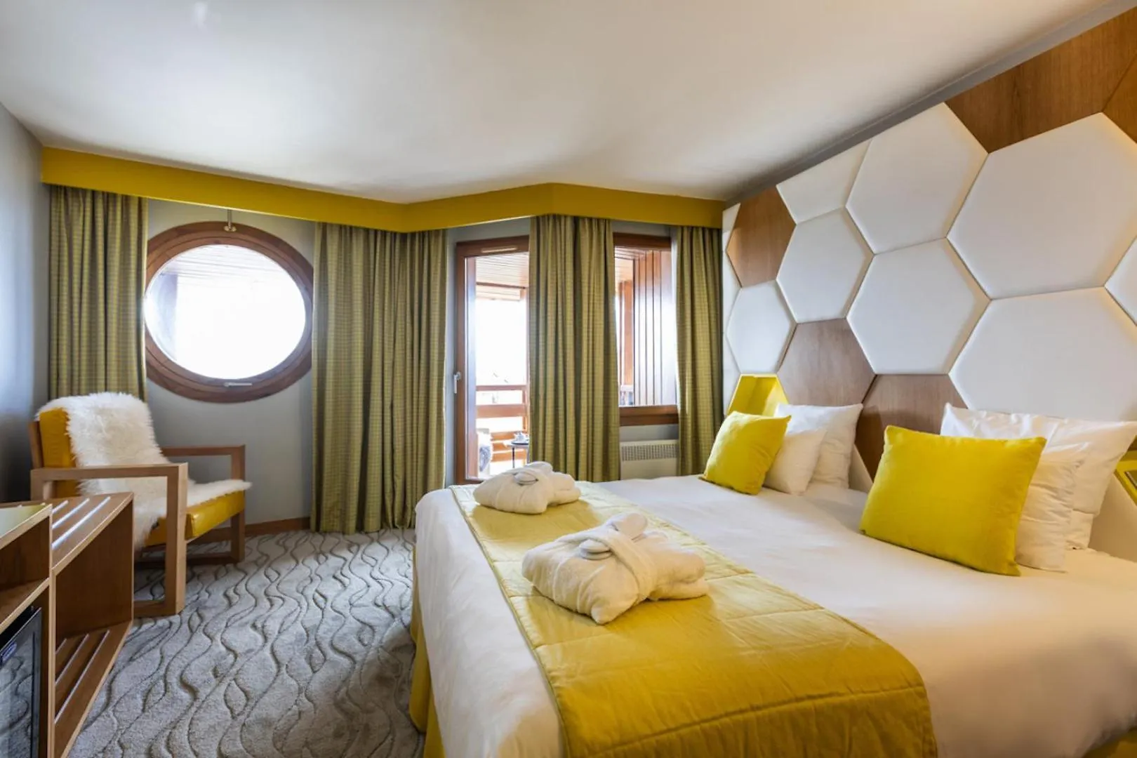 Royal Ours Blanc Boutique Hotel & Spa Alpe d'Huez 4*,