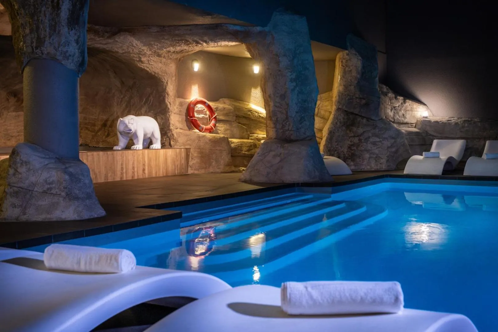 Royal Ours Blanc Boutique Hotel & Spa Alpe d'Huez 4*,